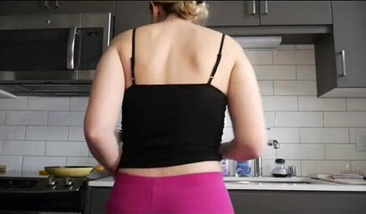Bae with amazing bubble butt strips on webcam
