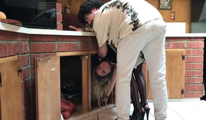 Mature MILF stucked in sink gets used