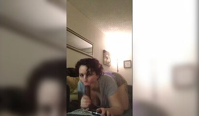 Amateur PAWG pleasures her needs on webcam