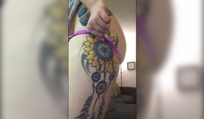 Amateur PAWG pleasures her needs on webcam