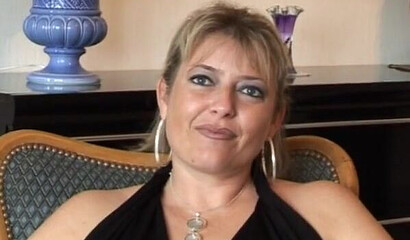 Lovely MILF strips on amateur casting