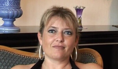 Lovely MILF strips on amateur casting