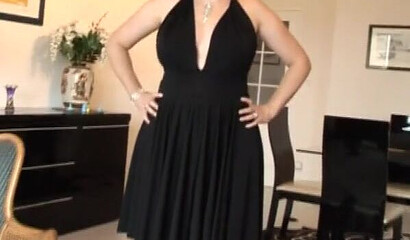 Lovely MILF strips on amateur casting