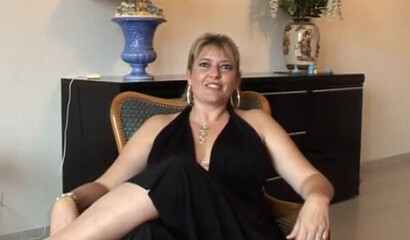 Lovely MILF strips on amateur casting