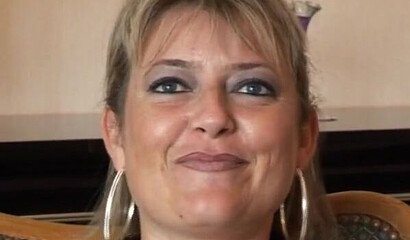 Lovely MILF strips on amateur casting