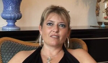 Lovely MILF strips on amateur casting