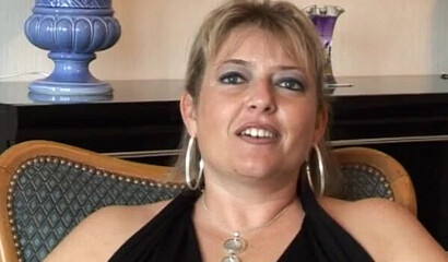 Lovely MILF strips on amateur casting