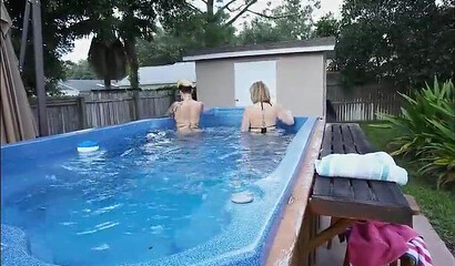 There's nothing better than lesbian MILFS