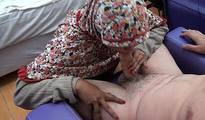 Asian amateur wife sucks husband's dick