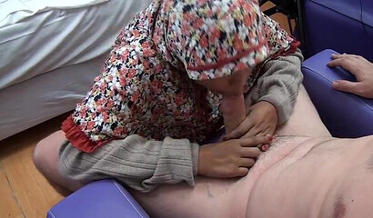 Asian amateur wife sucks husband's dick