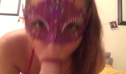 Masked amateur babe enjoys dildo on the webcam