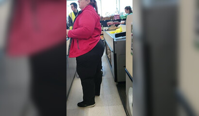 Spying on the mature BBW cougar in the supermarket