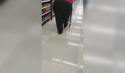 Spying on the mature BBW cougar in the supermarket