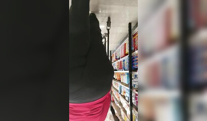Spying on the mature BBW cougar in the supermarket