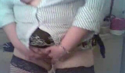 Fat wife dildoing herself on the webcam
