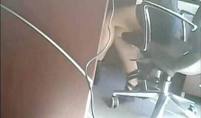 Amateur secretary flashing in the office