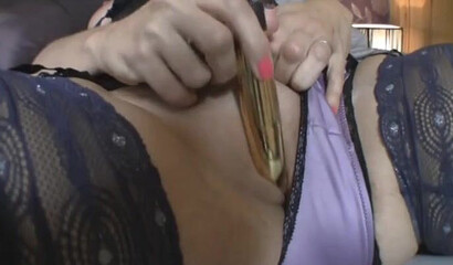 Mature blonde with massive bottom and big melons masturbates in her bedroom using a dildo