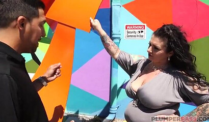 BBW MILF with enormous ass lets a lucky guy sodomize her and cums hard on her pretty face