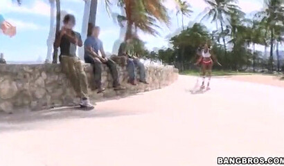 Roller skater babe with a seductive round butt hooks up with a stranger slip into fuck