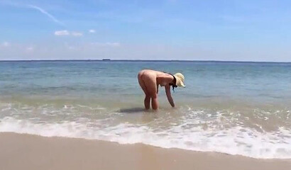 Cutie with a huge ass has some fun at the beach and showscases her amazing assets