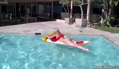 Blonde with a heart-shaped booty spreading her butt cheeks and sucking dick outdoor
