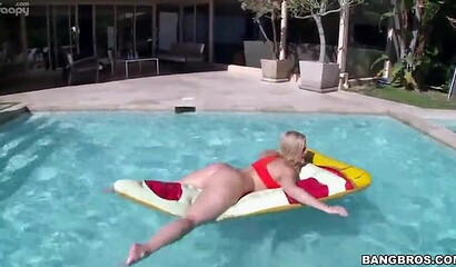 Blonde with a heart-shaped booty spreading her butt cheeks and sucking dick outdoor