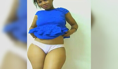 Ebony fat ass is bouncing on amateur webcam show