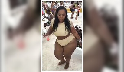 These are the top 30 ebony girls with biggest bottoms on the Instagram posing for you