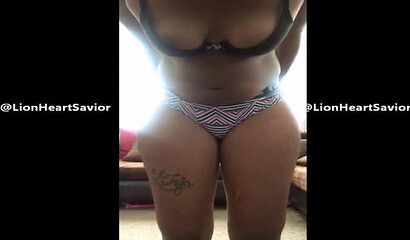 Nice ebony babe with a tight cunt shows off her amazing bootyo cheeks live on the camera