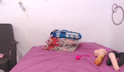 Busty Latina with big ass masturbates on webcam