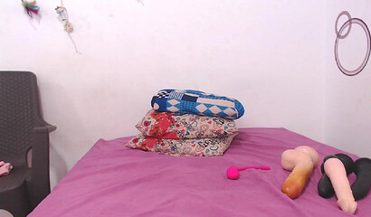 Busty Latina with big ass masturbates on webcam