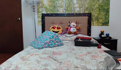 Amateur Latin with big ass and tits teasing on webcam