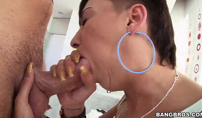 MILF Bella Bellz has a perfect ass for anal fucking