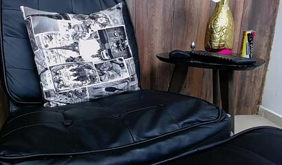 Webcam model toying her smoking hot big ass