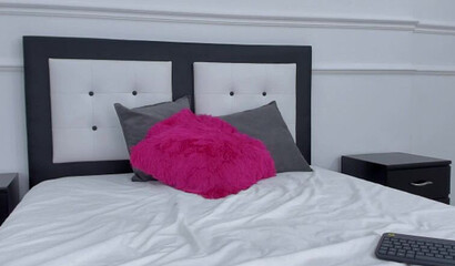 Amateur brunette with big ass plays with pussy on webcam