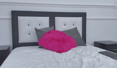 Amateur brunette with big ass plays with pussy on webcam