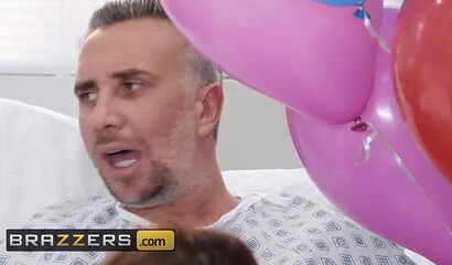 Bombastic brunette MILF Alexis Fawx rides Keiran Lee's knob