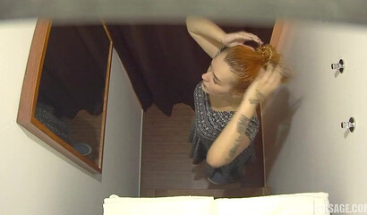 Amateur redhead hottie gets fucked on a massage