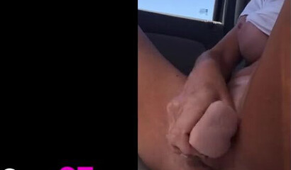 Amateur superb mom sticking that rubber toy in her cunt deep and good