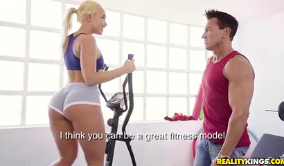 Beautiful blonde Briana Bounce blows dick on fitness class