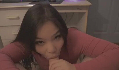 Amateur Asian loves getting doggystyle fuck on the webcam