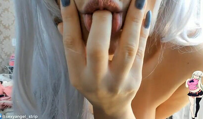 Thick amateur blondie Emanuelly Raquel teasing with her masturbation