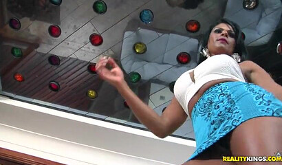 Busty Brazilian babe Duda Campos shows of her sexy booty