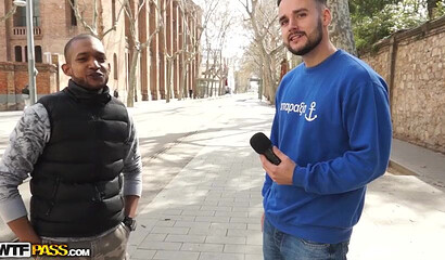 Skinny ebony takes her 5 min of fame and bangs this several boys outdoors