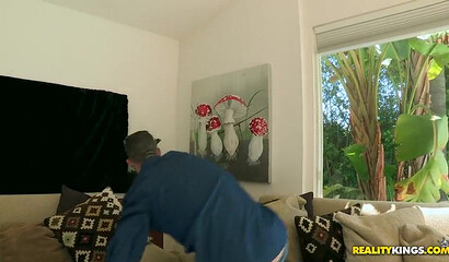 MILF Nikki Delano sits on guy's face and twerk with her perfect ass