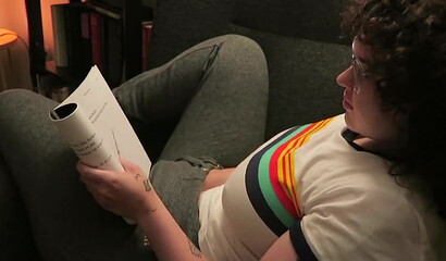 Amateur chubby chick toys her cunt and squeezing her big natural tits