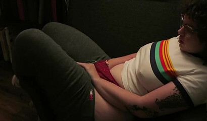 Amateur chubby chick toys her cunt and squeezing her big natural tits