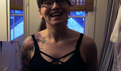 Curvy MILF with beautiful big butt Bettie Bondage gets fucked by stepson