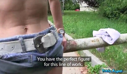 Amateur brunette chick takes some money and fucks outdoors