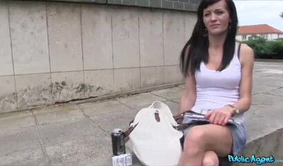 Amateur brunette chick takes some money and fucks outdoors